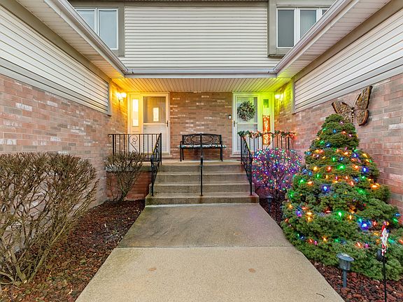 3rd image of 15948 Blackwater Ct