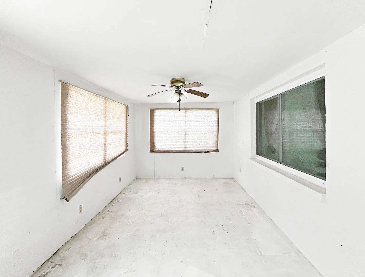 Beautiful Largo Rental Featuring Florida Room, Patios & Large Yard! 2bed|2bath — Photo 4