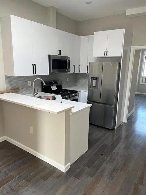2 bed, 700 sqft, $3,500 — Photo 2