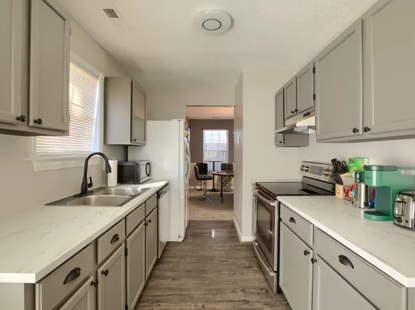 242 Gate House Rd, Newport News, VA 23608