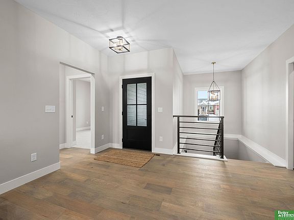5th image of 16619 Mueller St