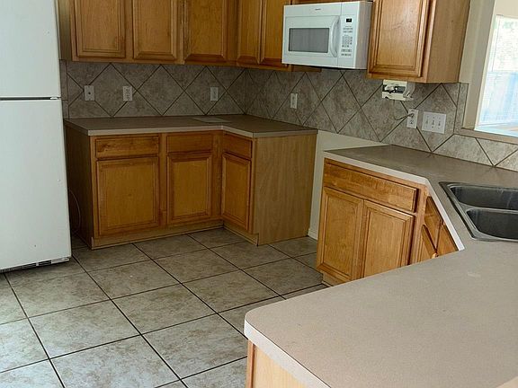 2nd image of 8315 Tarragon Ln
