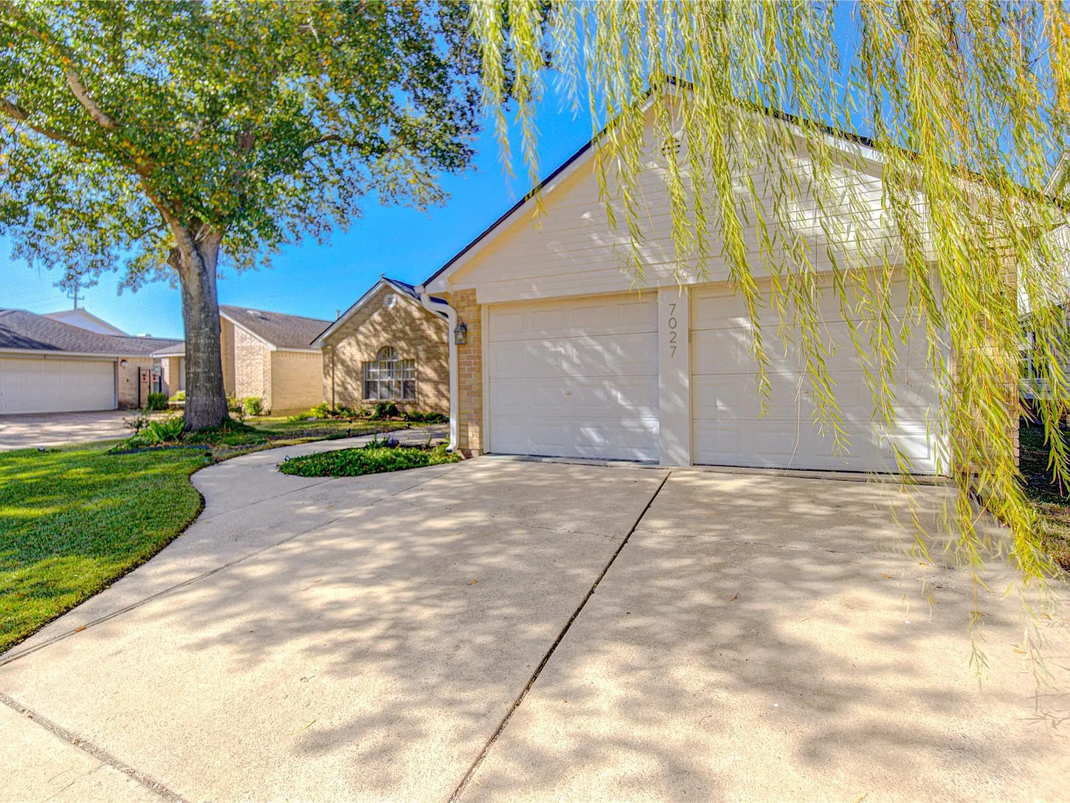 4 bed, 2.0 bath, 1913 sqft, $3,300 — Photo 2