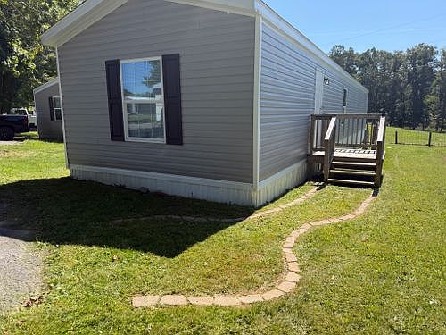 2nd image of 207 Chestnut Ln