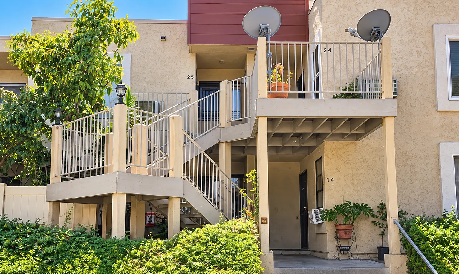 Large two bedroom condo in San Marcos — Photo 1