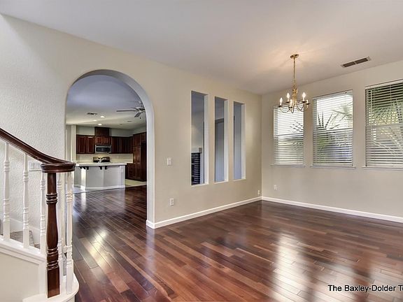 4th image of 210 Belfont Cir