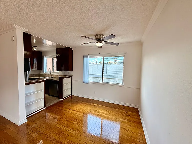 5612 Harold Way — Photo 10