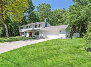 3520 Wildwood Dr, Manitowoc, WI 54220