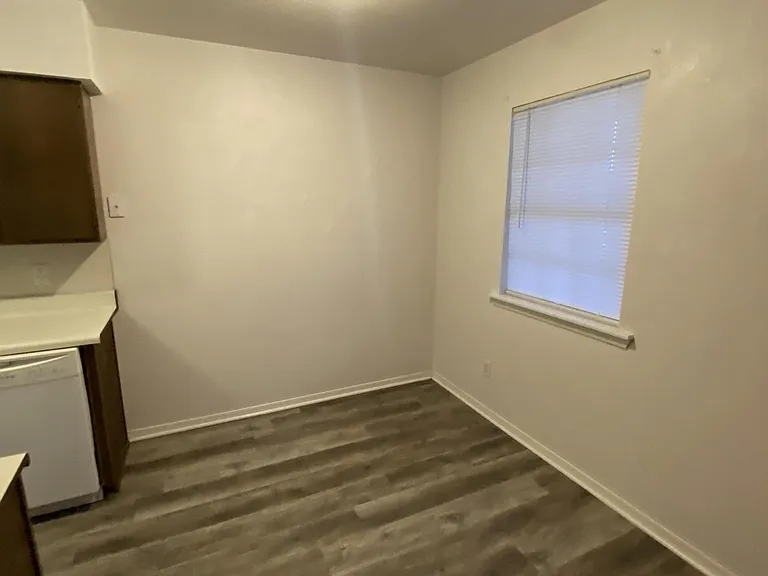 340 W Dogwood St — Photo 4