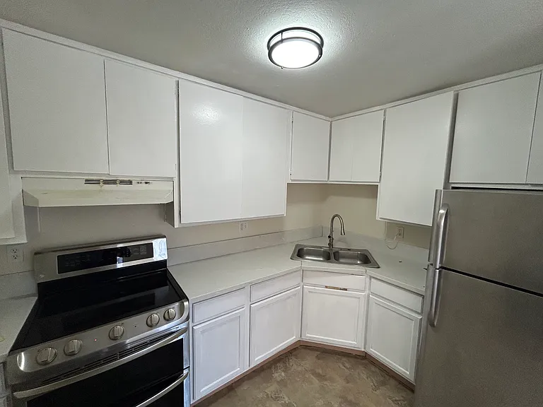 437 Grand Ave #2 — Photo 2