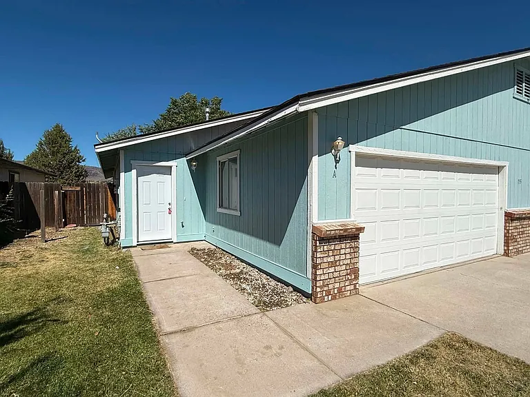 155 Derek Dr — Photo 2