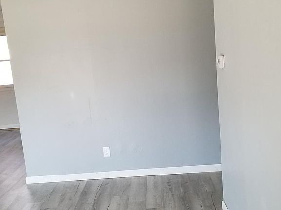 3rd image of 435 Vincent Ave