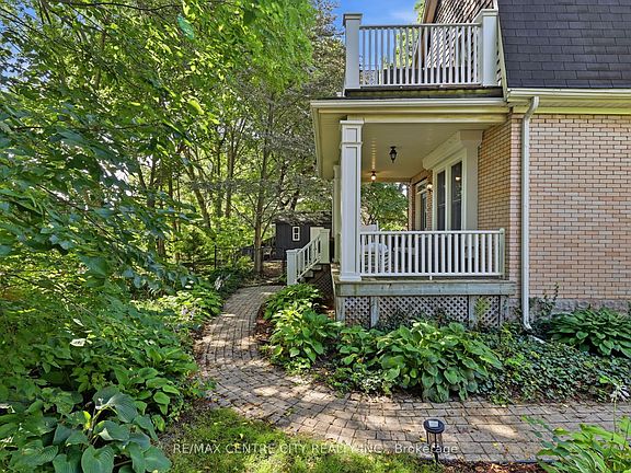 5th image of 102 Walnut St