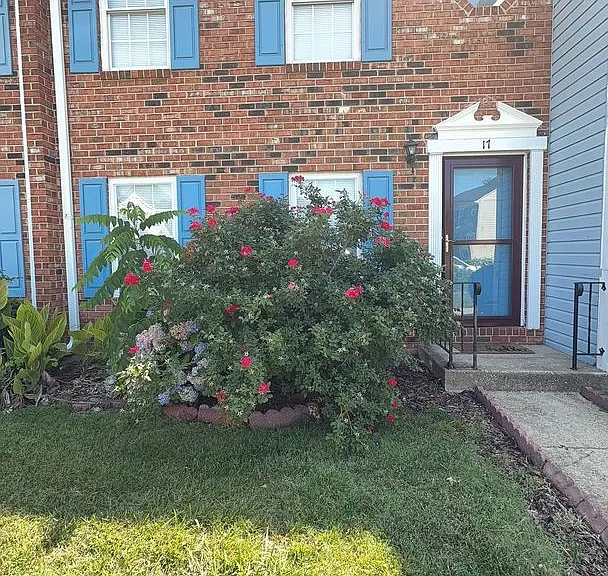 17 S Gawain Way — Photo 1