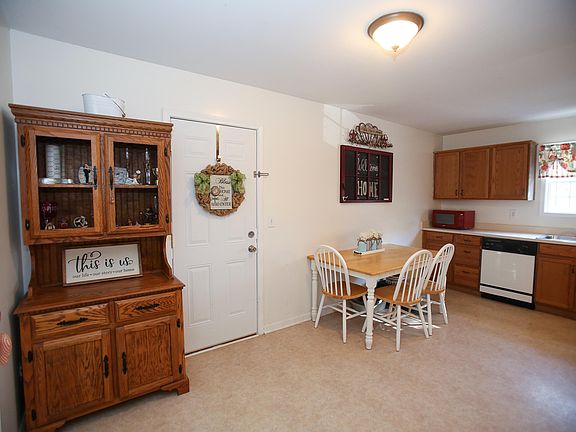 5th image of 272 Country View Dr