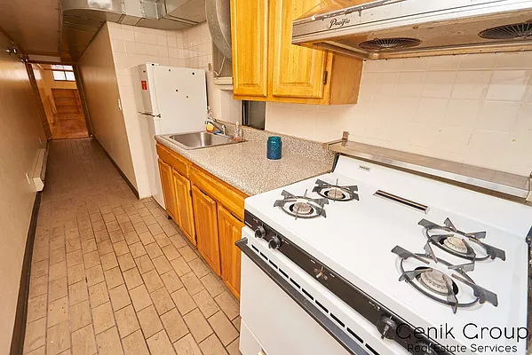 Rented by Genik Group Corp | media 17