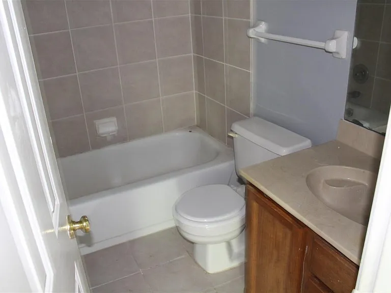 5573 Tulip Tree Dr — Photo 9