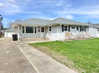919 Parkside Dr, Rockford, IL 61108