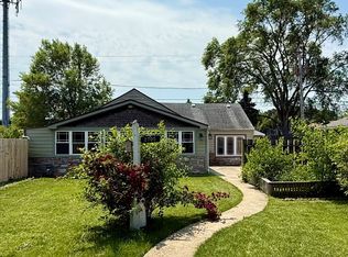 2705 W 98th St, Evergreen Park, IL