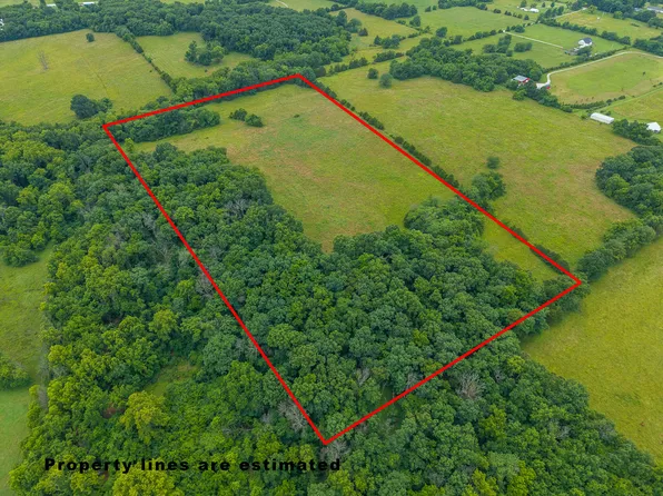 13 State Highway 32, Stockton, MO 65785