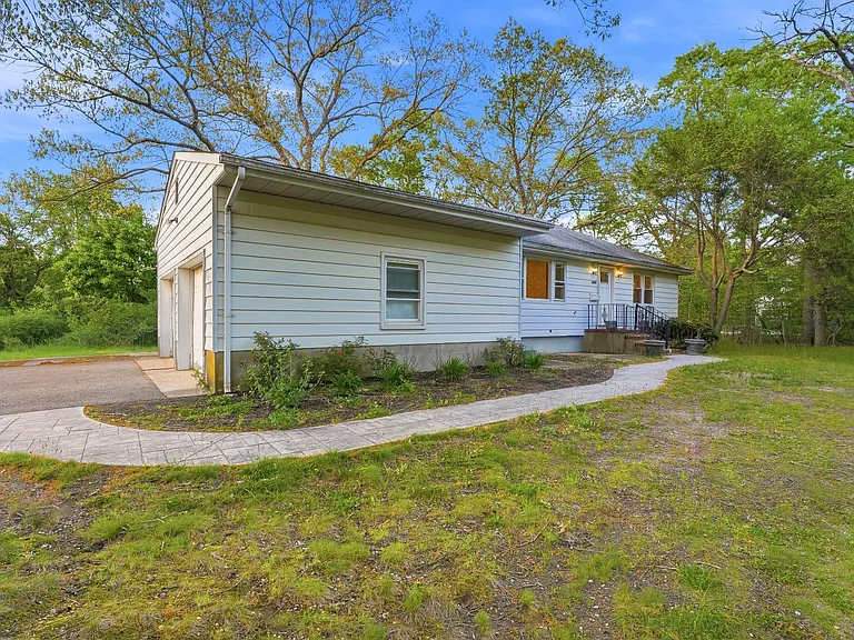 1116 N Maple Ave — Photo 24