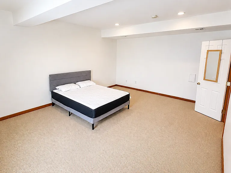 131 Claude Ct SE — Photo 9