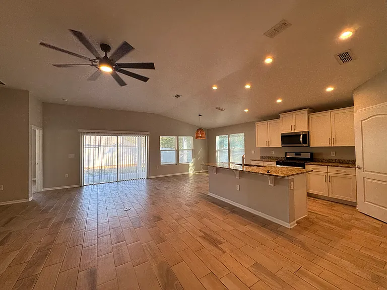 83408 Barkestone Ln #83408 — Photo 11