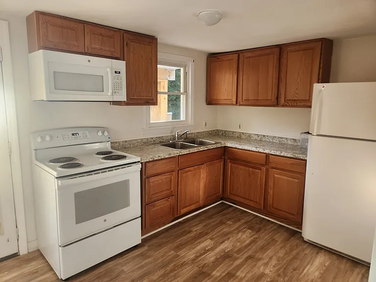 328-332 Central Ave #3B — Photo 2