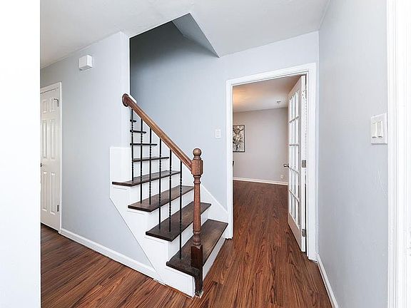 3rd image of 1364 Crane Cres