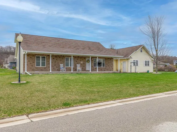 N7305 Zephyrus Dr, Fond Du Lac, WI 54937