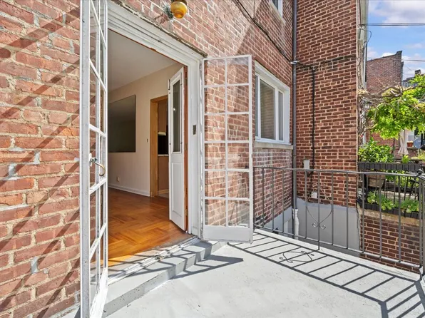 140 Van Cortlandt Park S image 9 of 26