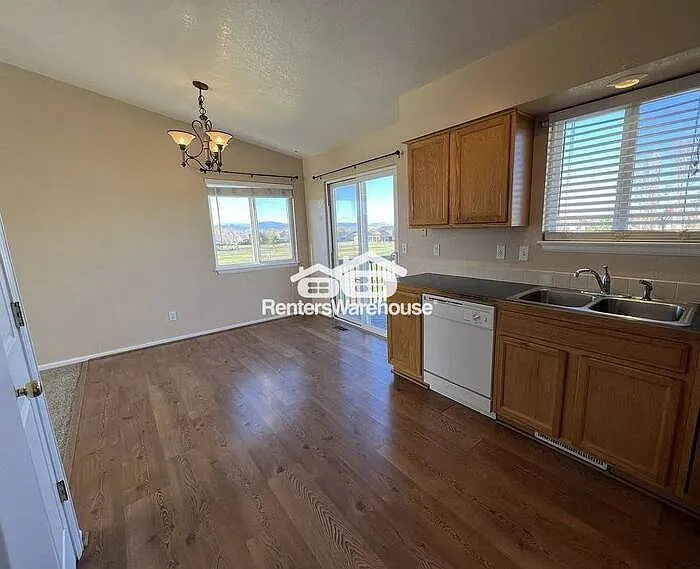 305 Warwick St — Photo 4