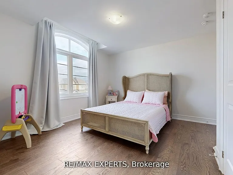 167 Frederick Pearson St — Photo 33