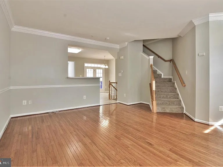 10707 Croydon Ct — Photo 4