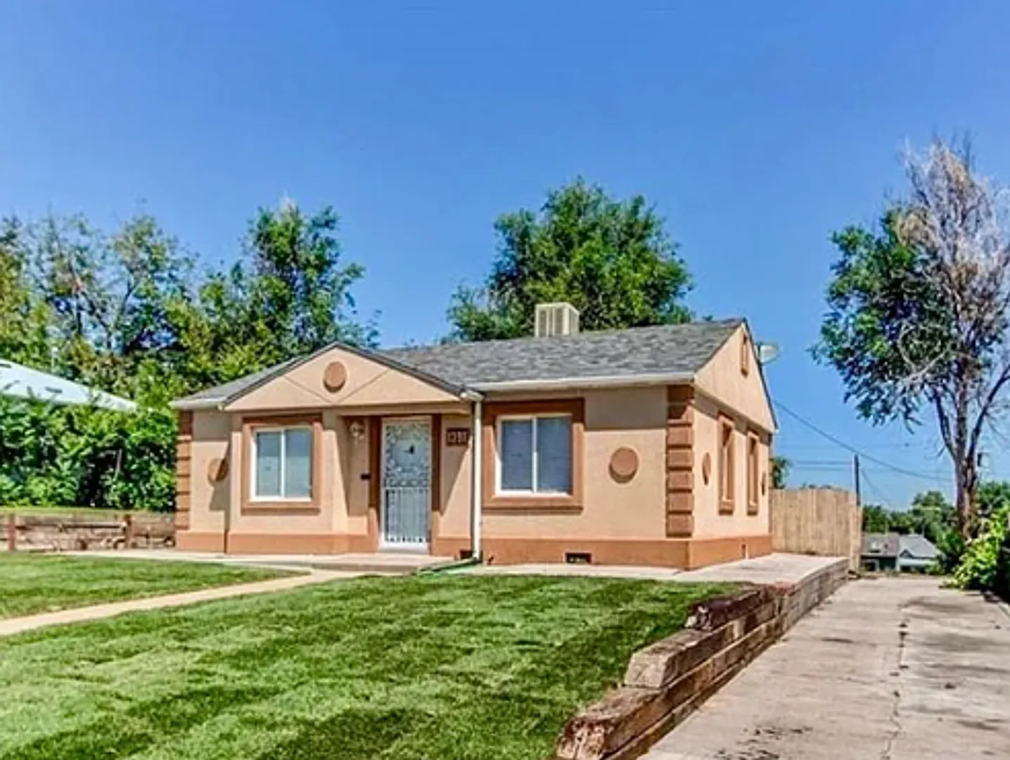 Charming 2-Bedroom Home in Athmar Park with Fenced Yard & Denver Skyline Views! — Photo 2
