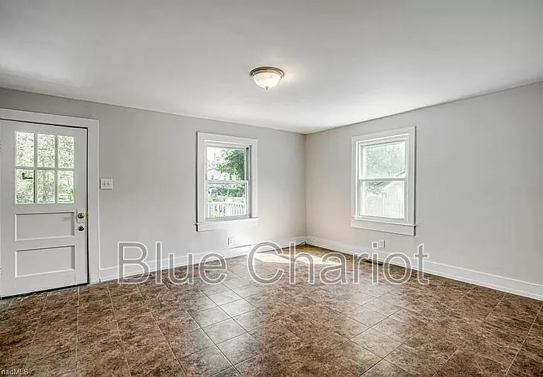 528 Short St — Photo 2