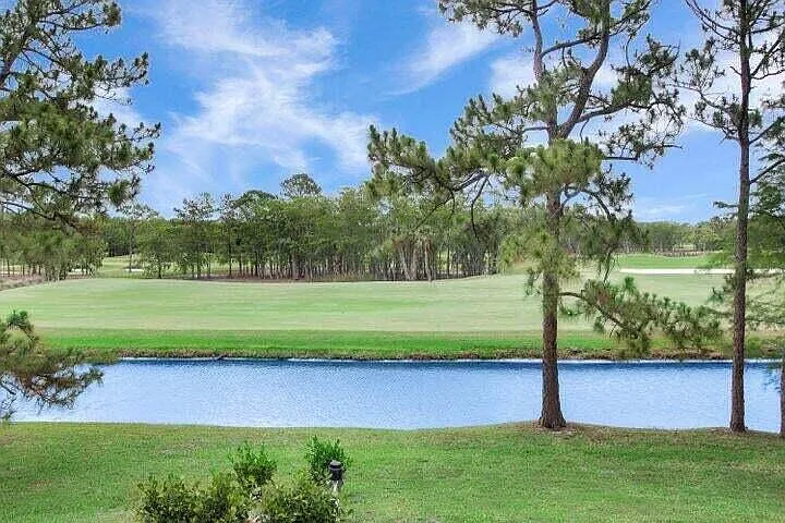 4 bed, 3.5 bath, 3733 sqft, $14,000 — Photo 3
