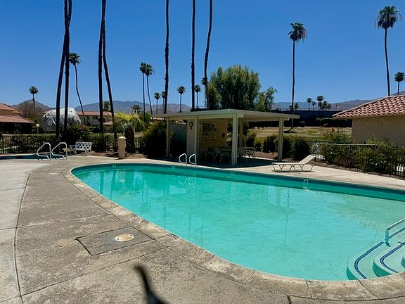 Pool & Spa.