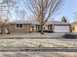1135 Meadow Ln, Elgin, IL