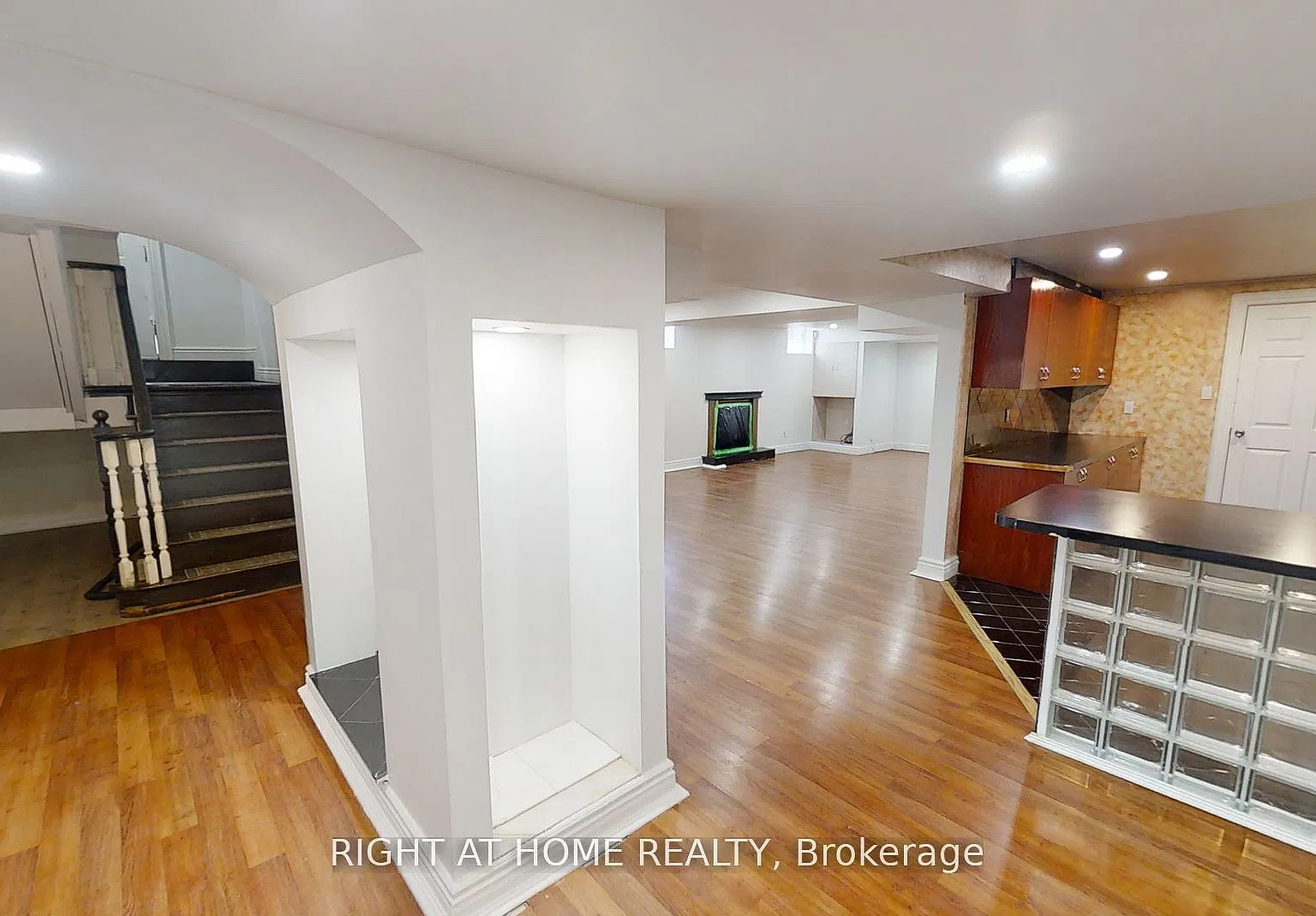 2 bed, $2,400 — Photo 1