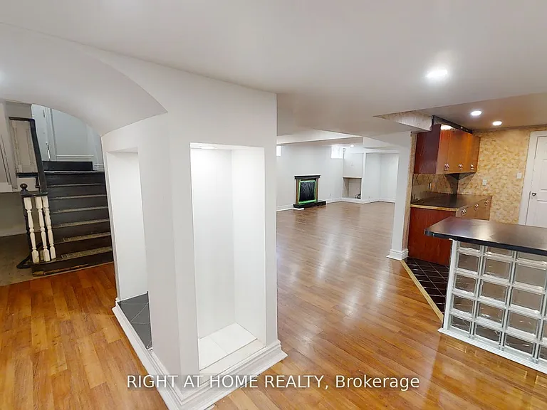 31 Northgate Cres E — Photo 5