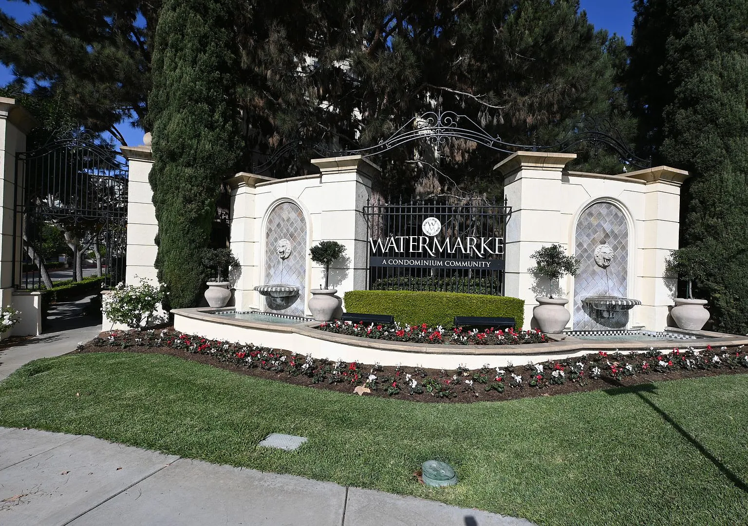 Irvine Watermarke Top Floor Condo 3 BD 2 BA 1456 Sqft — Photo 1
