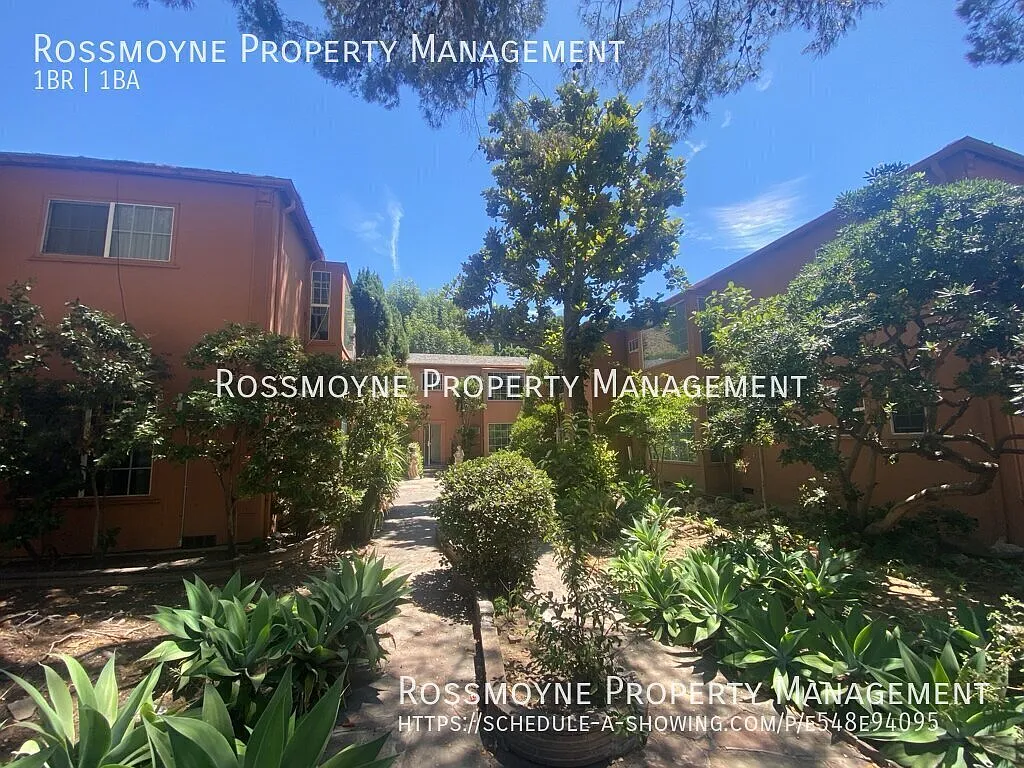 1 Bedroom 1 Bath Upper Unit with Private Garage - Hollywood Hills West — Photo 1