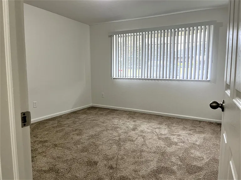 Thornridge Apartments — Photo 136