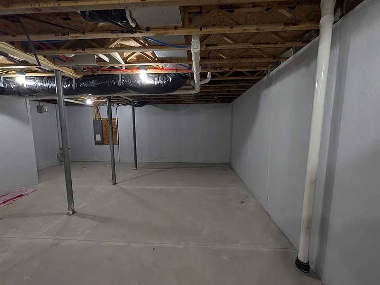 75 Ivan Dr #8 — Photo 16