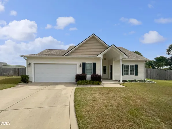 136 Bristol Ct, Raeford, NC 28376