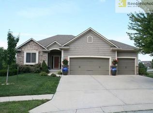 543 Avondale Ln, Raymore, MO 64083