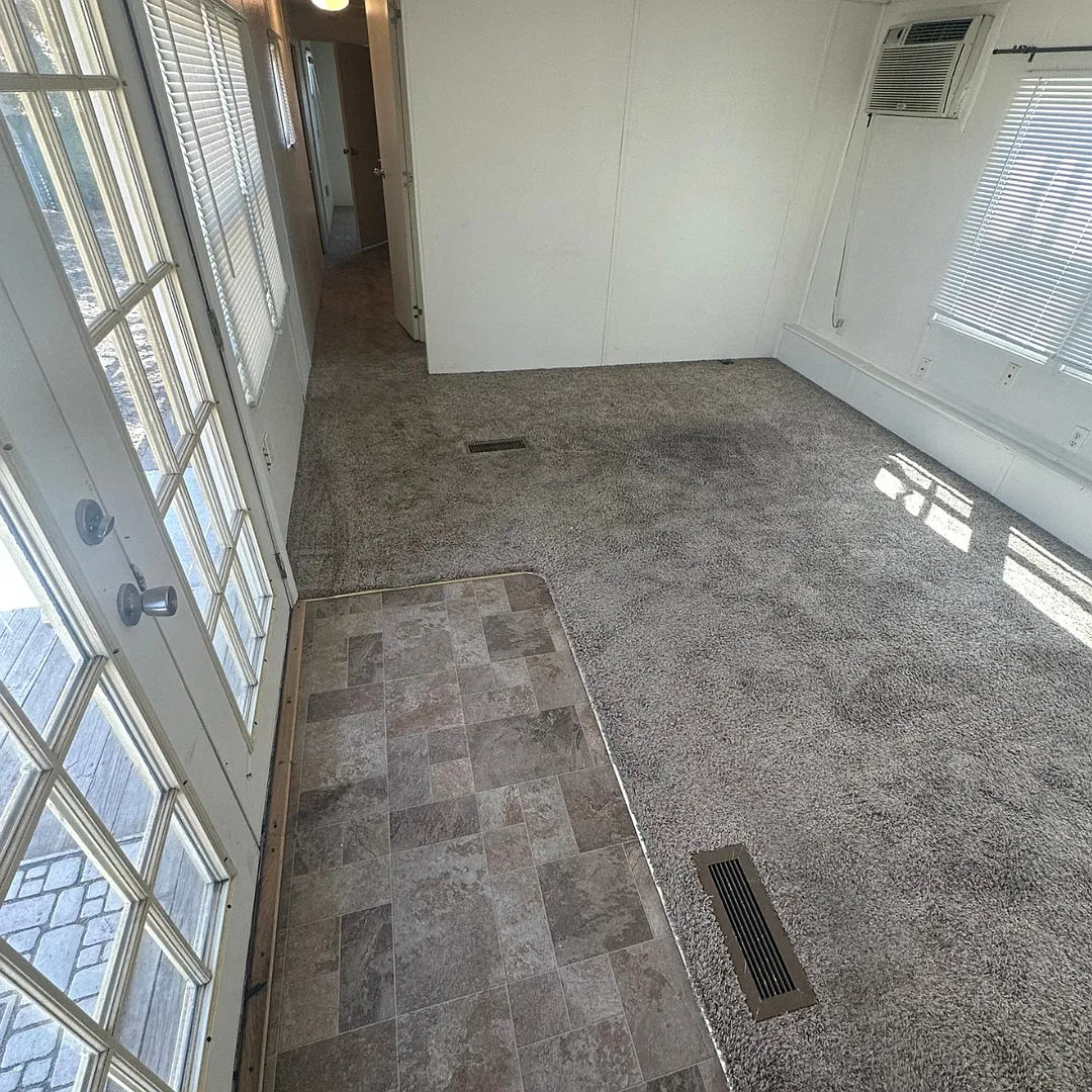 2918 NE Riverside — Photo 2