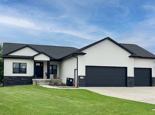 2303 Prairie Ln, Gilbertville, IA 50634