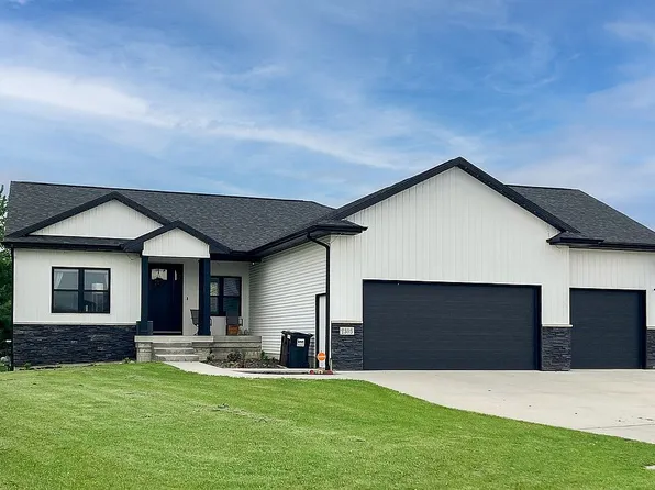 2303 Prairie Ln, Gilbertville, IA 50634